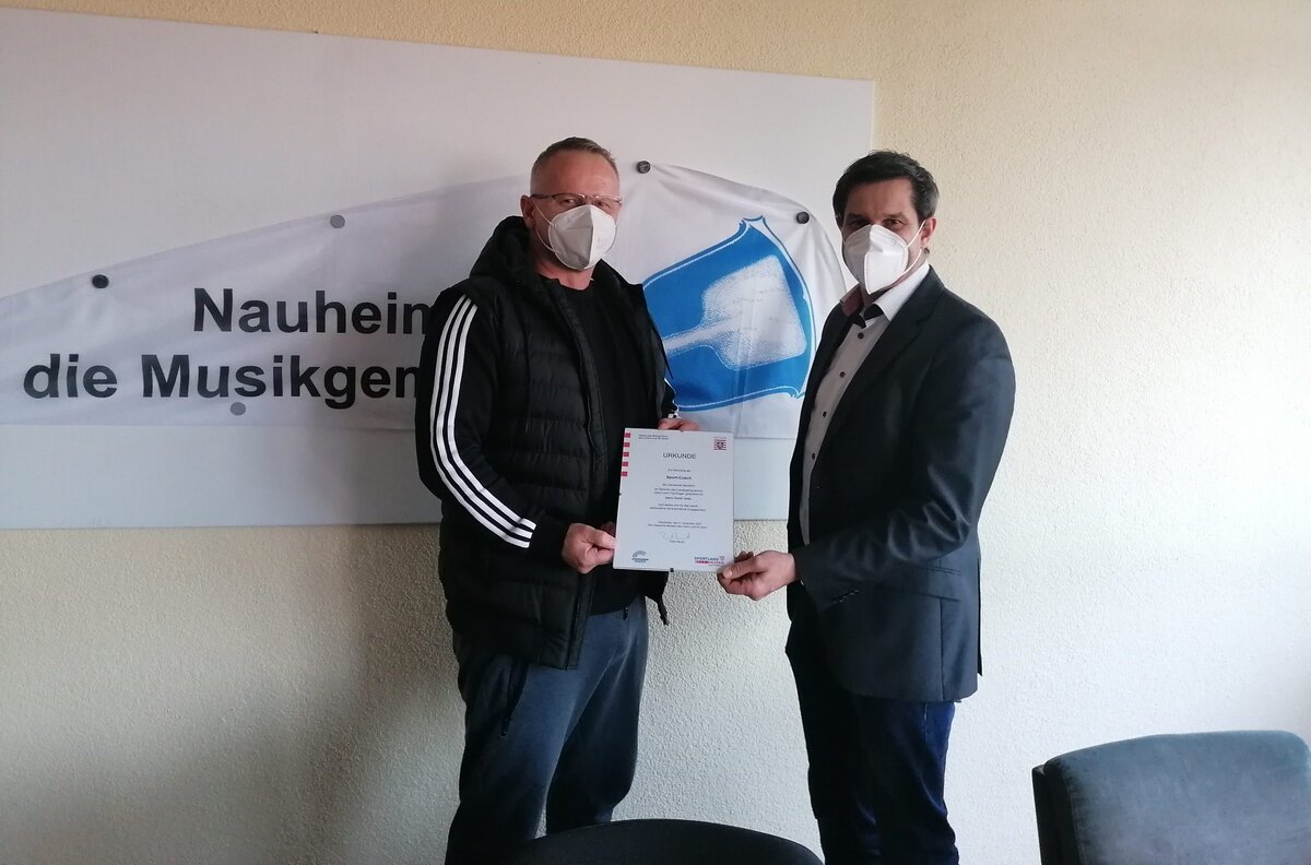 Pressefoto_Urkundenübergabe Sport-Coach