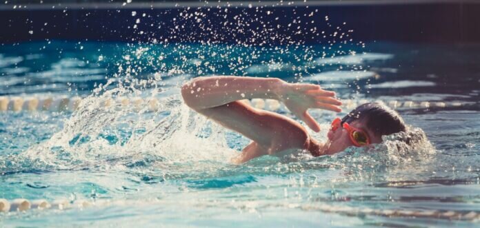 swimming-g6bb4e2333_1920