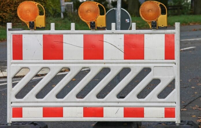 roadblock-g2fe515a73_1920