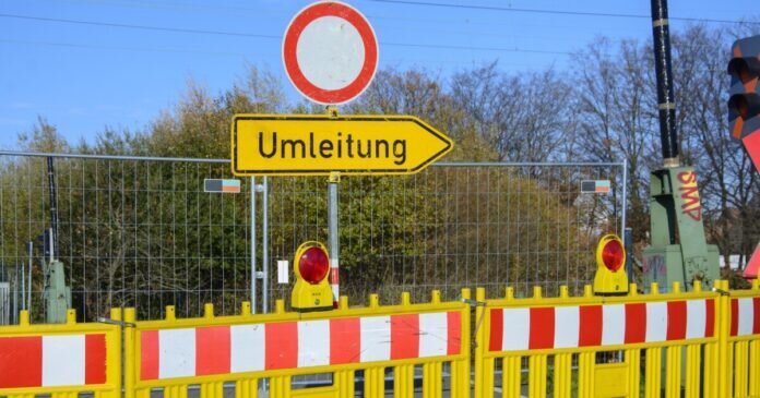 detour-gb96ea2576_1920