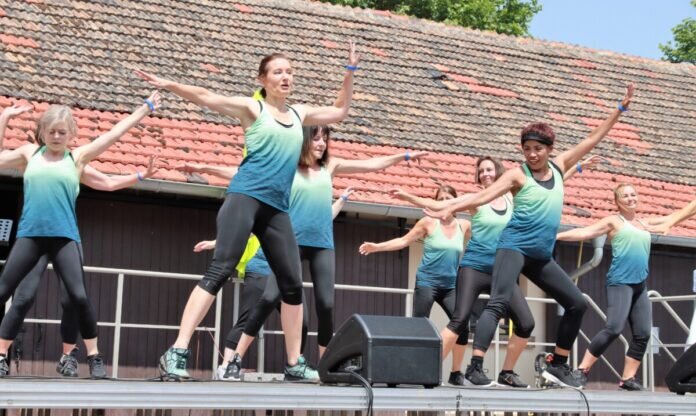 willkommensfest_tanzen