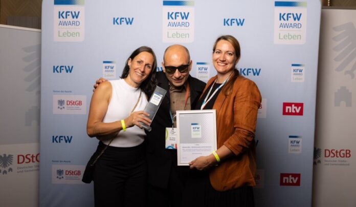 csm_Auszeichnung_für_Projekt_Modellregion_ViiAS_02.06.2025_vlnr_Ellen_Lewis_Željko_Crnčić_Bettina_Andres_Quelle_Wissenschaftsstadt_Darmstadt_e9b5ddd711