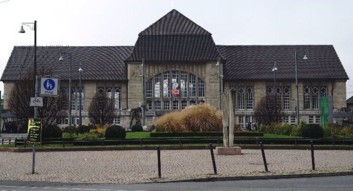 csm_shutterstock_Mahnmal_auf_dem_Platz_der_Deutschen_Einheit_Foto_bastian_kienitz_typo3__2__6b23a7db90