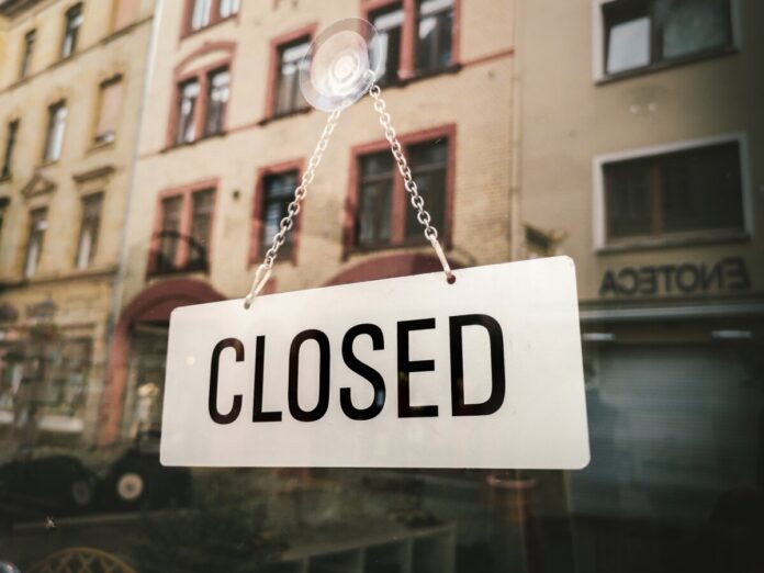 closed-3461950_1920