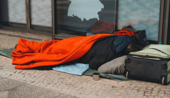 csm_Obdachloser_Winter_Shutterstock_Irene_Miller_a7cdcb0ae2