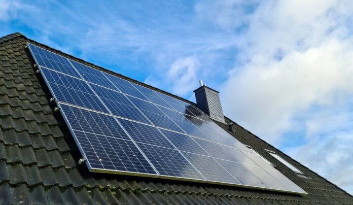 csm_Photovoltaik_Hausdach_Quelle_Shutterstock_MP_Foto_82b42cb16f