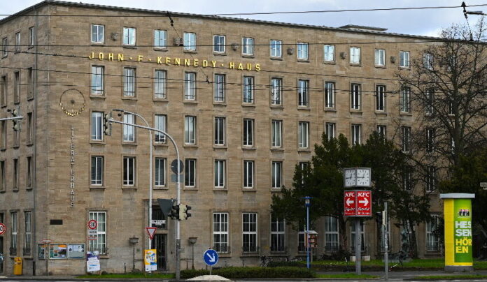 csm_shutterstock_2126414972_Boris_Mayer_277eeae952