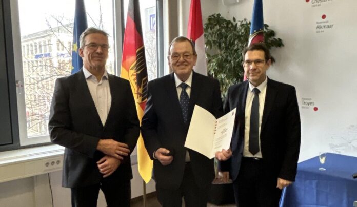 csm_Peter_Meisinger_Ehrenbrief_des_Landes_Hessen_20251215_2_Quelle_Alexander_Carpentier-Ludwig_c73850cc6d