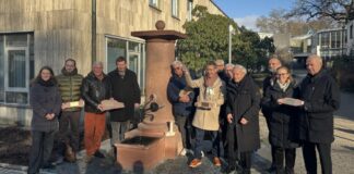 Rückkehr des restaurierten Sandsteinbrunnens auf Darmstadts Altstadt-Insel