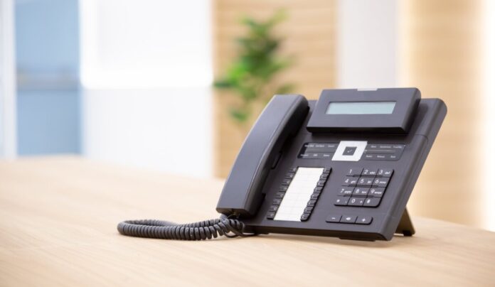 csm_Telefon_Büro_c_shutterstock_Kunakorn_Rassadornyindee_586c248982