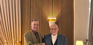 Auszeichnungen in Griesheim Die Stadt Griesheim hat Ehrenplaketten an zwei Bürger verliehen.