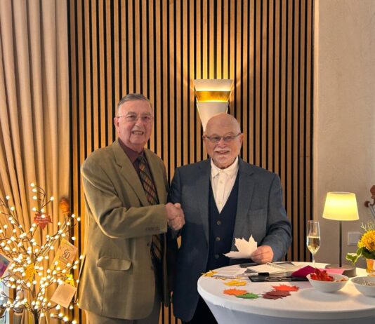 Die Stadt Griesheim hat Ehrenplaketten an zwei Bürger verliehen.