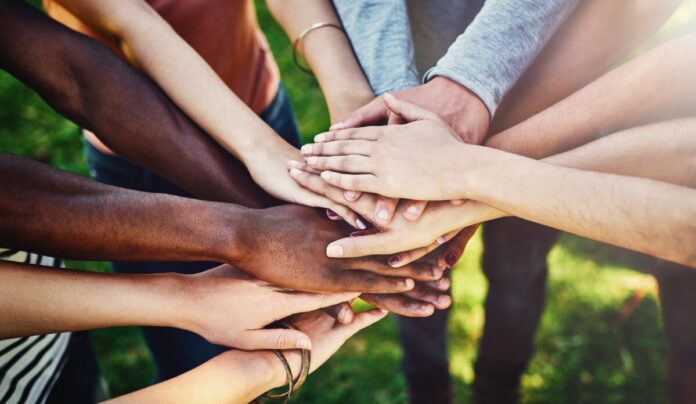 csm_Hände_Teamarbeit_Ehrenamt_Quelle_Shutterstock_PeopleImages_04d7e32610