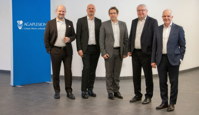 csm_Vertragsunterzeichnung_Holding_538a476d72