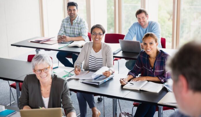 csm_Bildung_Schüler_Quelle_Shutterstock_KOTOIMAGES_1dadd626b9