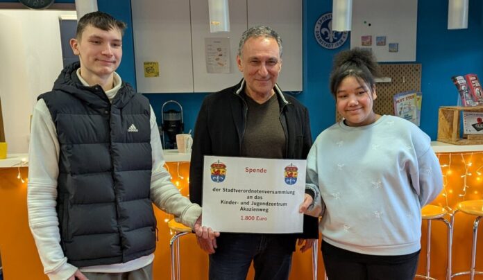 csm_Spendenübergabe_2025_Stadtverordnetenversammlung_Jugendzentrum_Akazienweg.jpeg_afc1e2a40e